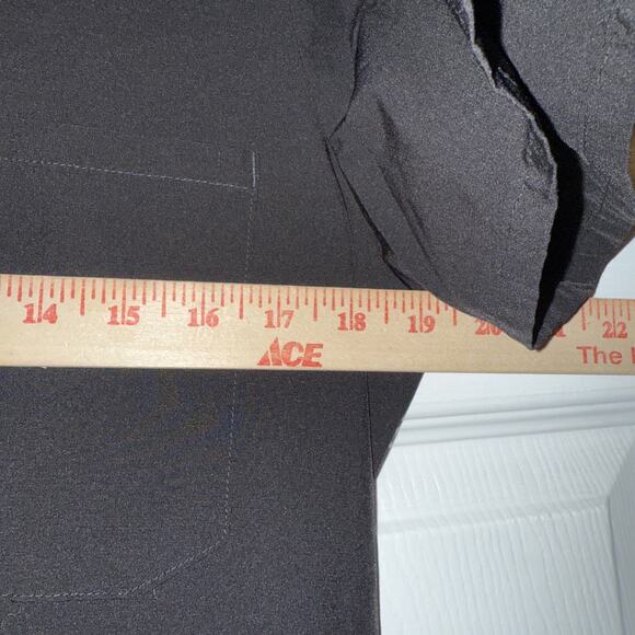 FIGS Catarina‎ One-Pocket Scrub Top Women's Medium Black V-Neck Medical Uniform - Picture 6 of 9